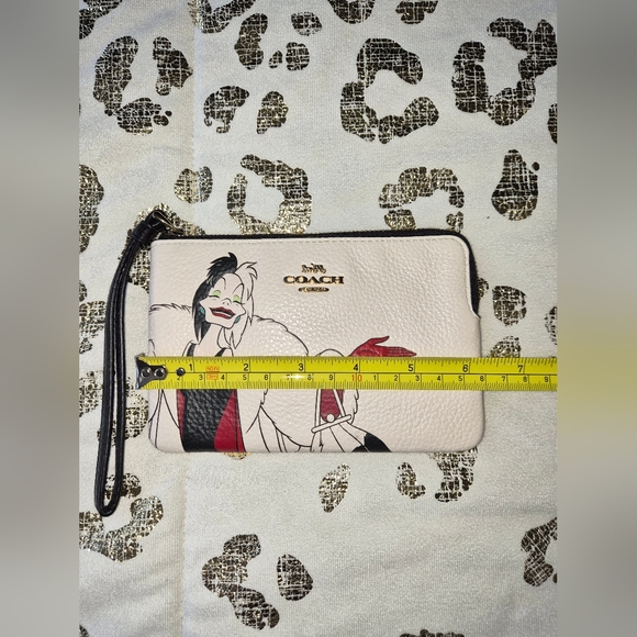 Rare Disney Cruella X Coach ZipUp Wristlet Wallet Mini Bag Purse Limited Edition - Picture 12 of 13